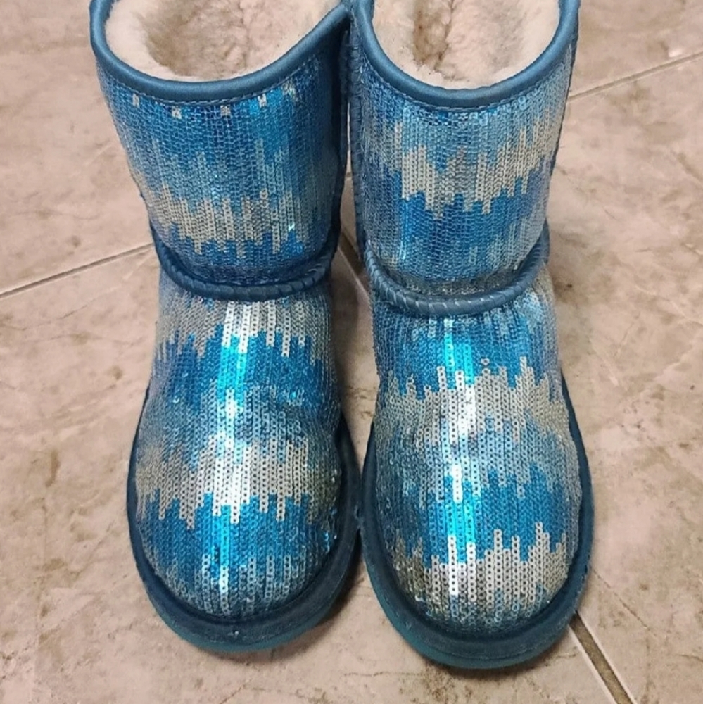 Ugg boots size 4 - Picture 2 of 9